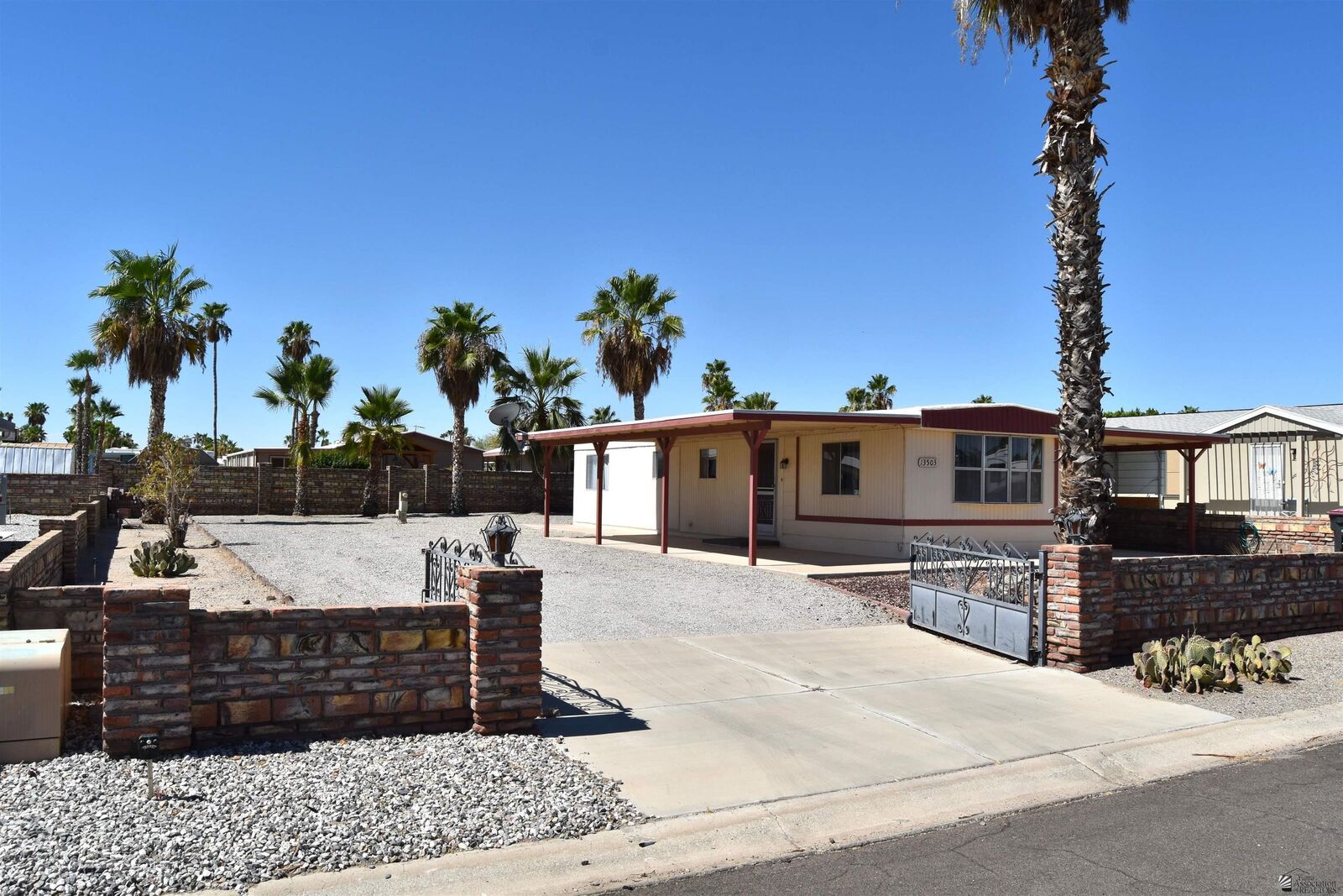 Property Photo: 13503 E 42 Dr AZ 85367
