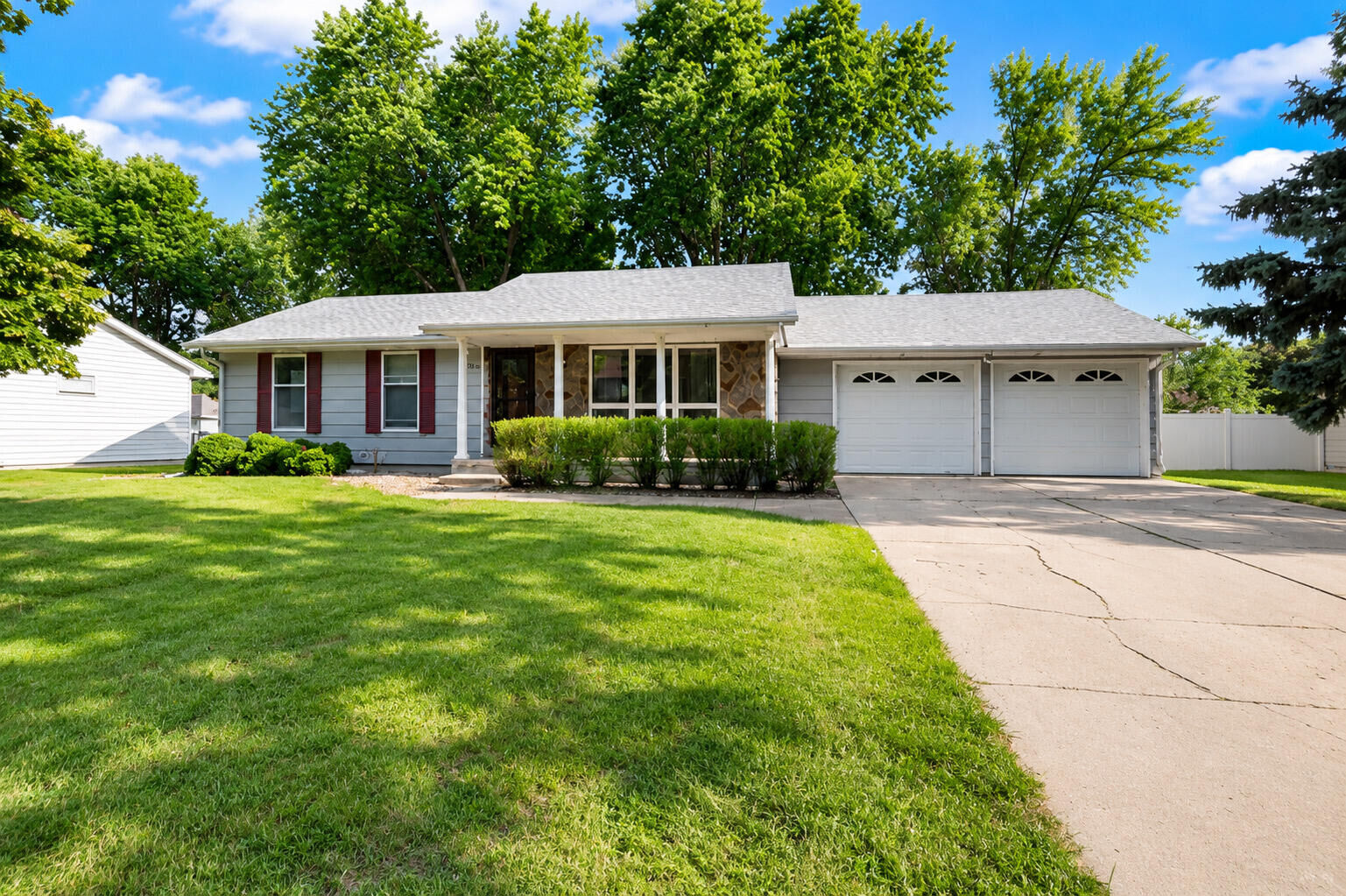 Property Photo:  410 NE 21st Avenue  SD 57401 