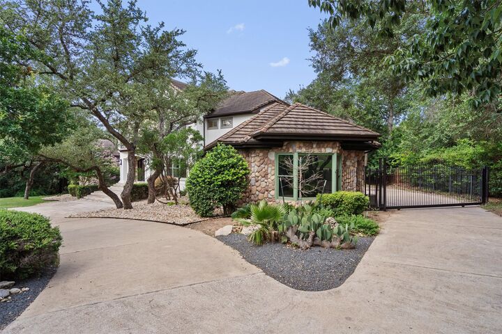 Property Photo: 106 Sendera Bonita TX 78734