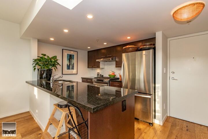 Property Photo:  1288 Chesterfield Avenue Ph3  BC V7M 0B1 