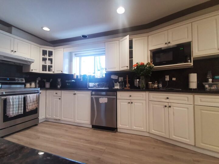 Property Photo: 6641 123 Street BC V3W 0W1