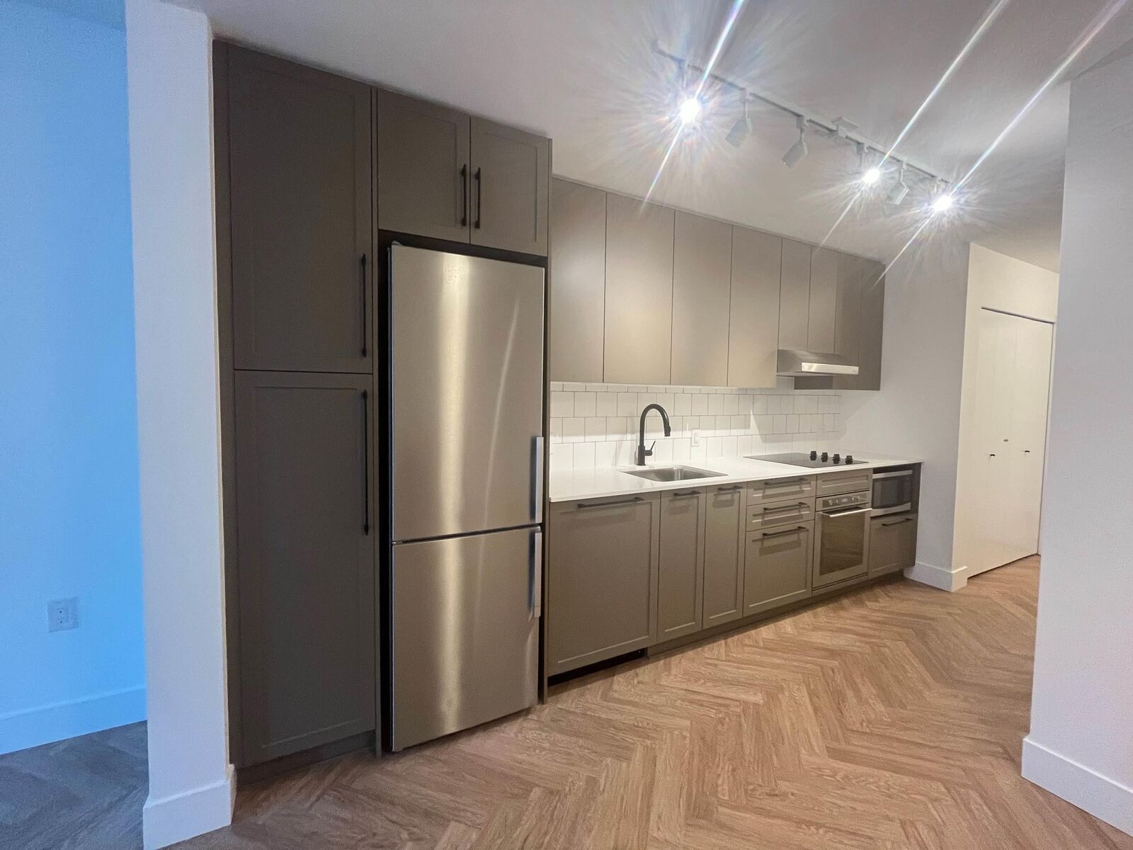 Property Photo:  9228 Slopes Mews 4xx  BC V5A 0E9 
