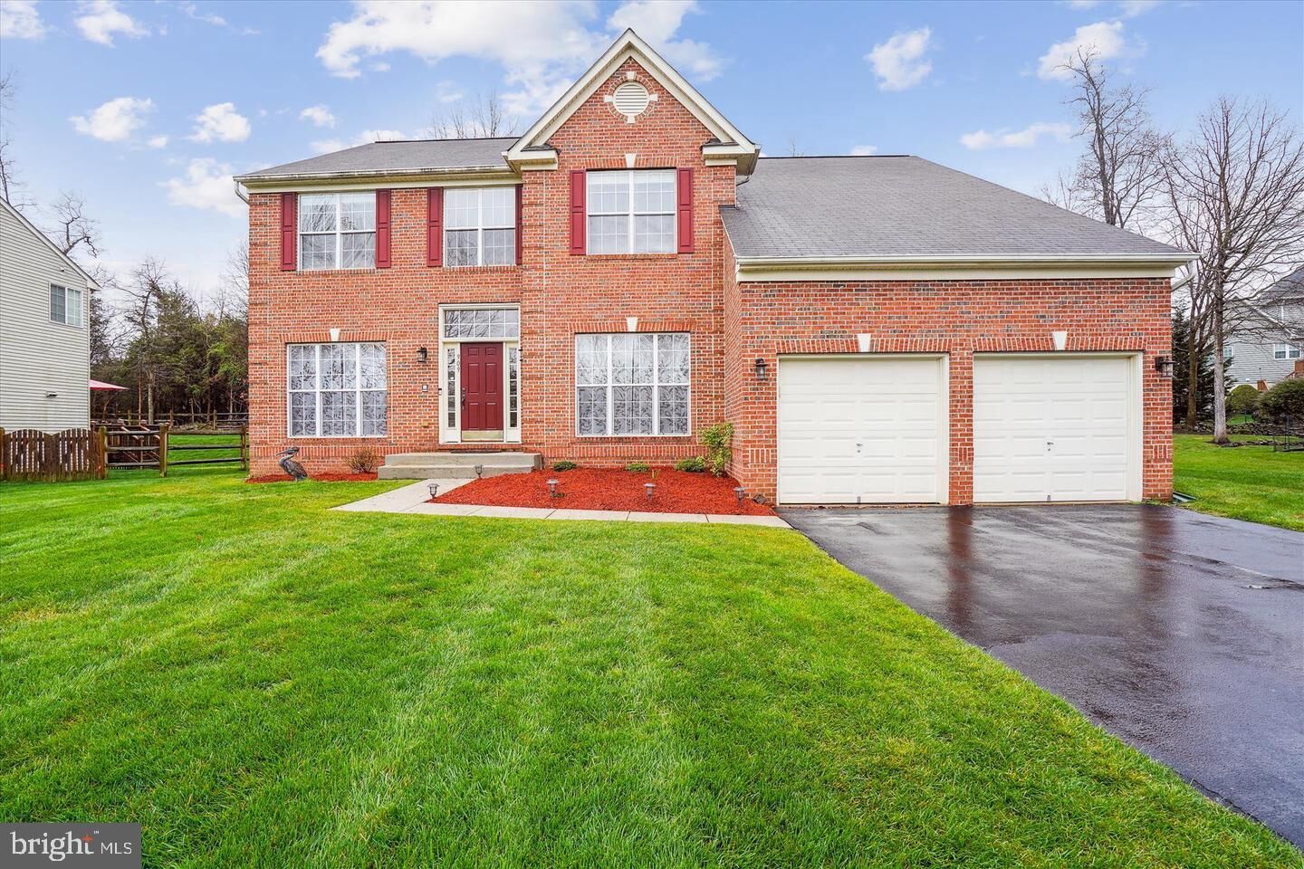 Property Photo:  909 Sweet William Court SE  VA 20175 