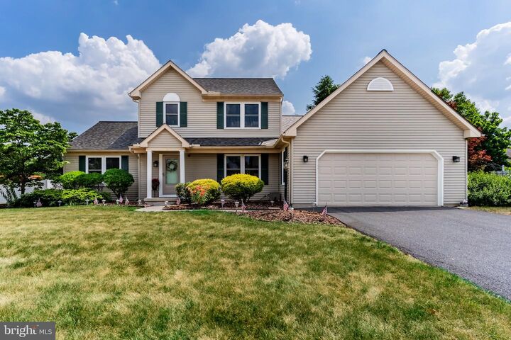 Property Photo: 140 N Thistledown Drive PA 17078