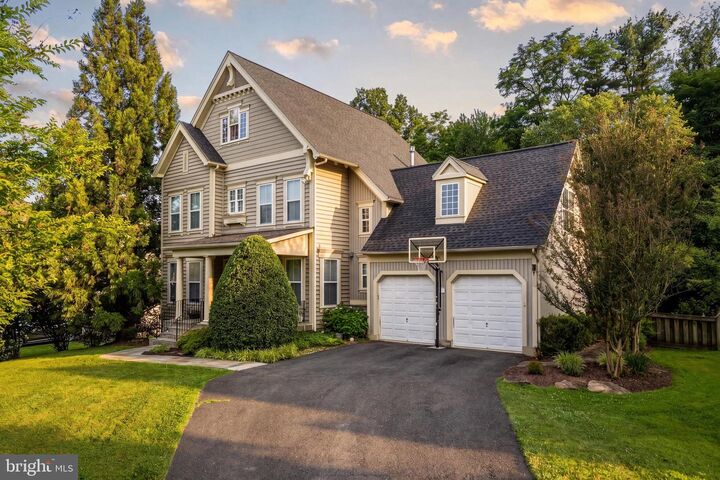 Property Photo:  22409 Brook Point Way  MD 20871 