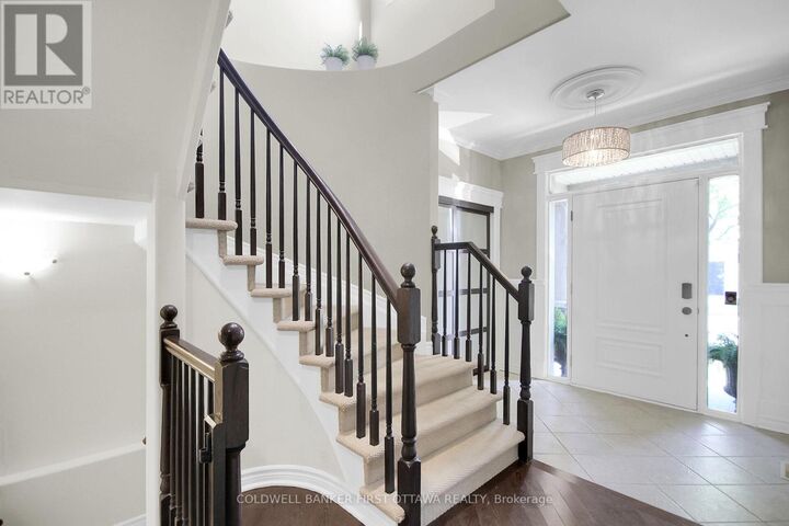 Property Photo:  104 Gracewood Crescent  ON K1T 0J5 
