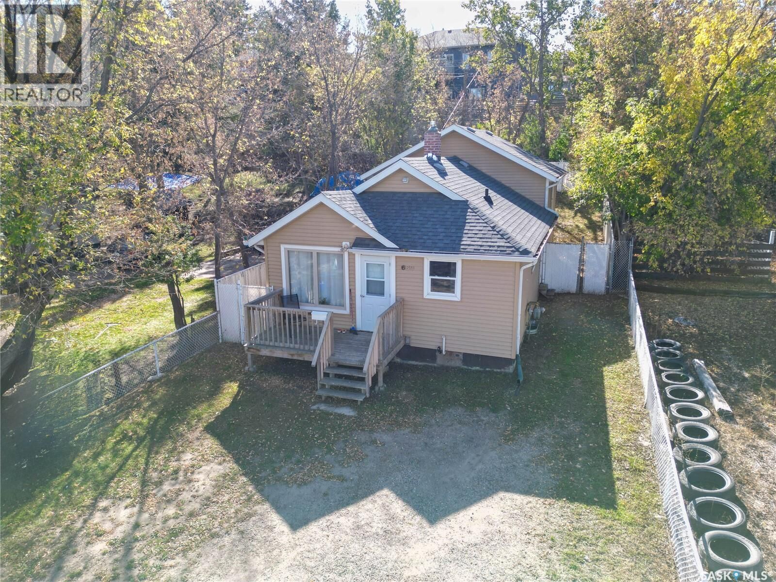 Property Photo: 669 18th Street W SK S6V 4A7