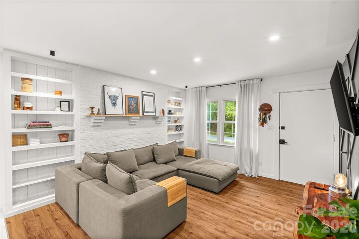 Property Photo:  3900 Dunwoody Drive  NC 28215 