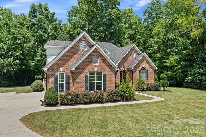 Property Photo: 305 Forbes Court SC 29710