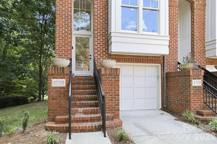 Property Photo:  4703 S Hill View Drive  NC 28210 