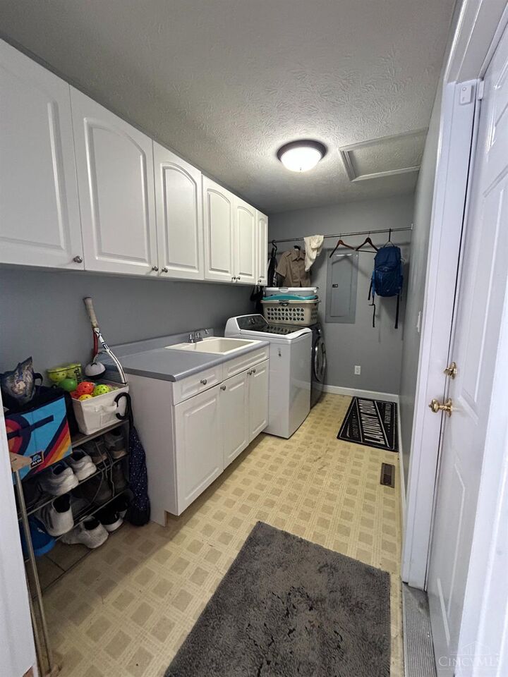 Property Photo:  1304 Northwoods Drive  OH 45133 