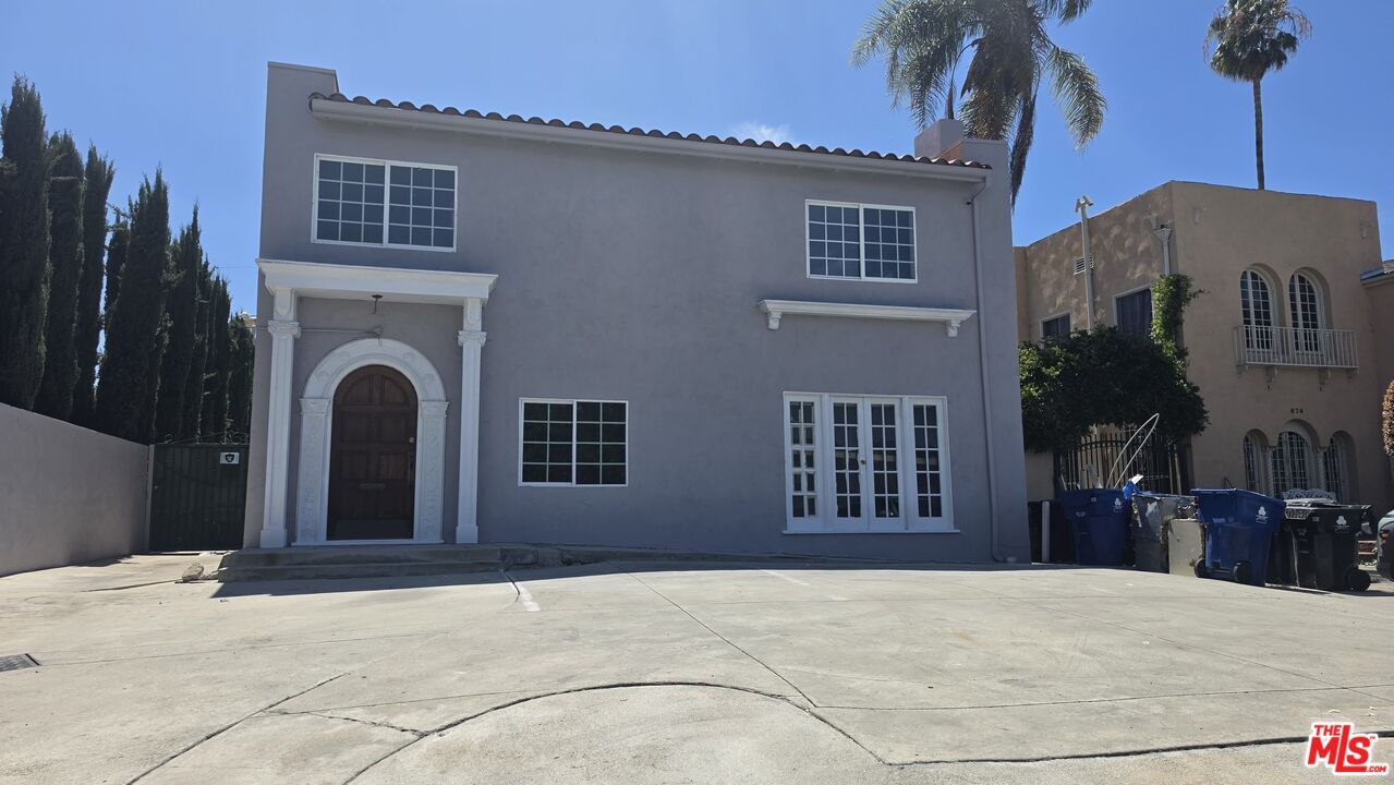 Property Photo: 670 Crenshaw Blvd CA 90005