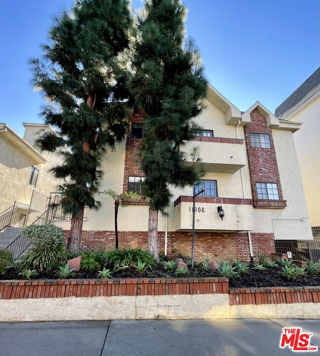 Property Photo: 11806 Mayfield Ave CA 90049