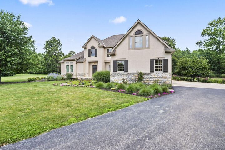 Property Photo: 2679 Red Robin Way OH 43015
