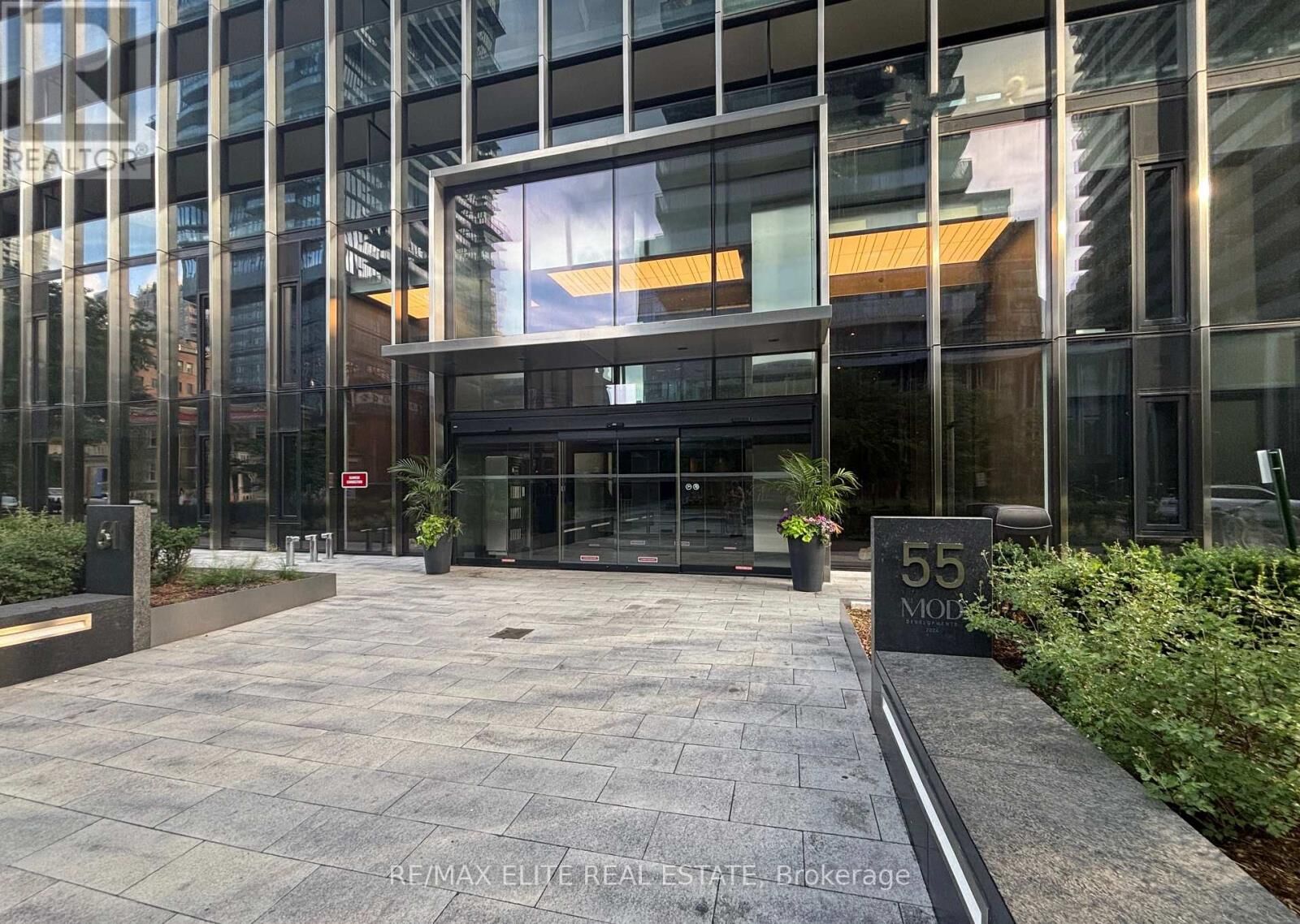 Property Photo:  55 Charles Street East Th10  ON M4Y 0J1 