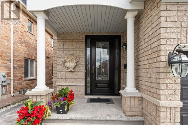 Property Photo:  3352 Erin Centre Boulevard  ON L5M 8C3 