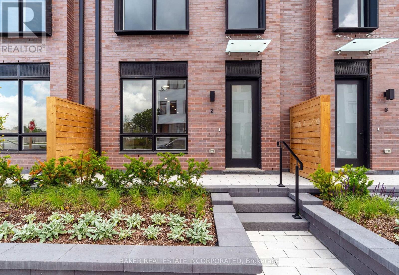 Property Photo: 251 Masonry Way 102 ON L5H 0B3