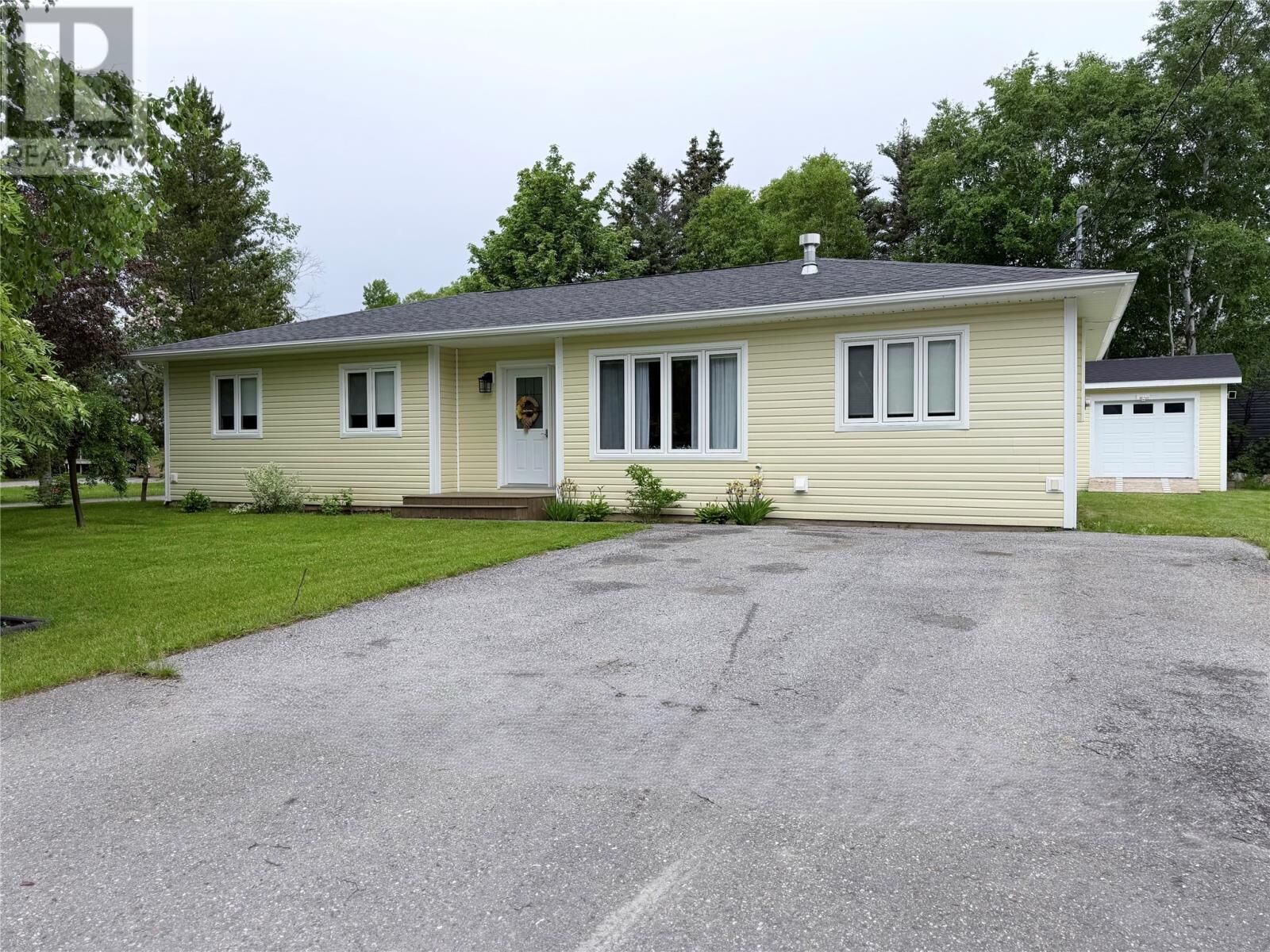 Property Photo: 11 Tenth Avenue NL A0L 1K0