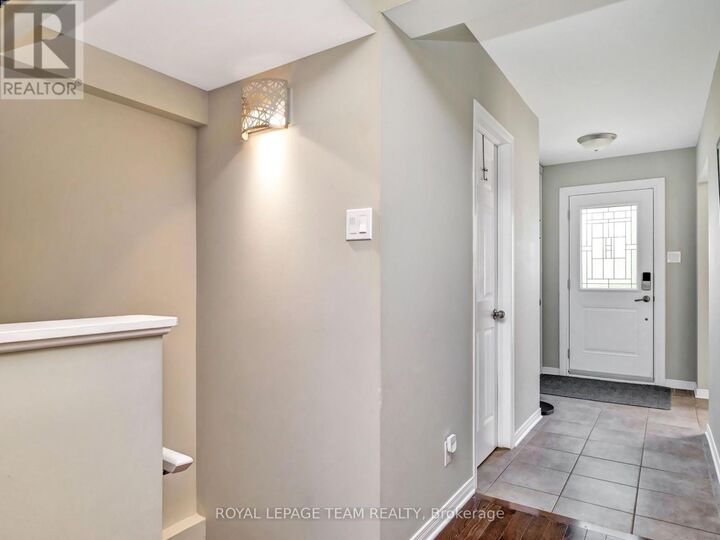Photo de la propriété: 53 Thornbury Crescent ON K2G 6C5