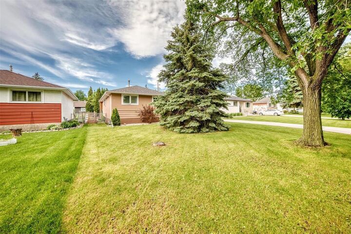 Property Photo: 589 Mark Pearce Avenue MB R2G 0G6
