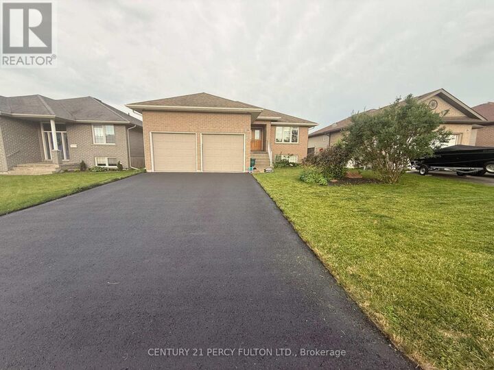 Property Photo: 28 Freedom Crescent ON K8V 0C1