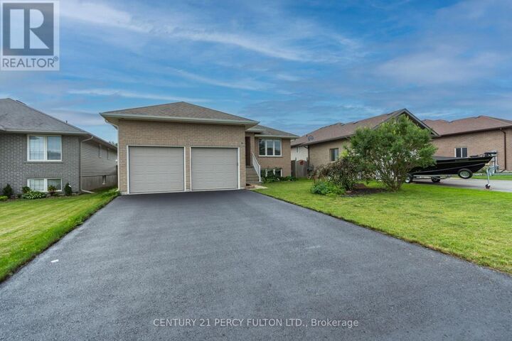 Property Photo:  28 Freedom Crescent  ON K8V 0C1 