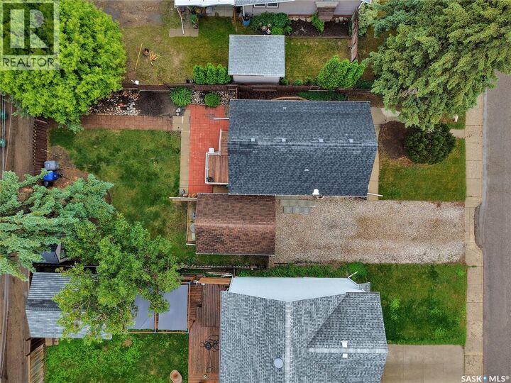 Property Photo:  2524 Kelvin Avenue  SK S7J 0T7 