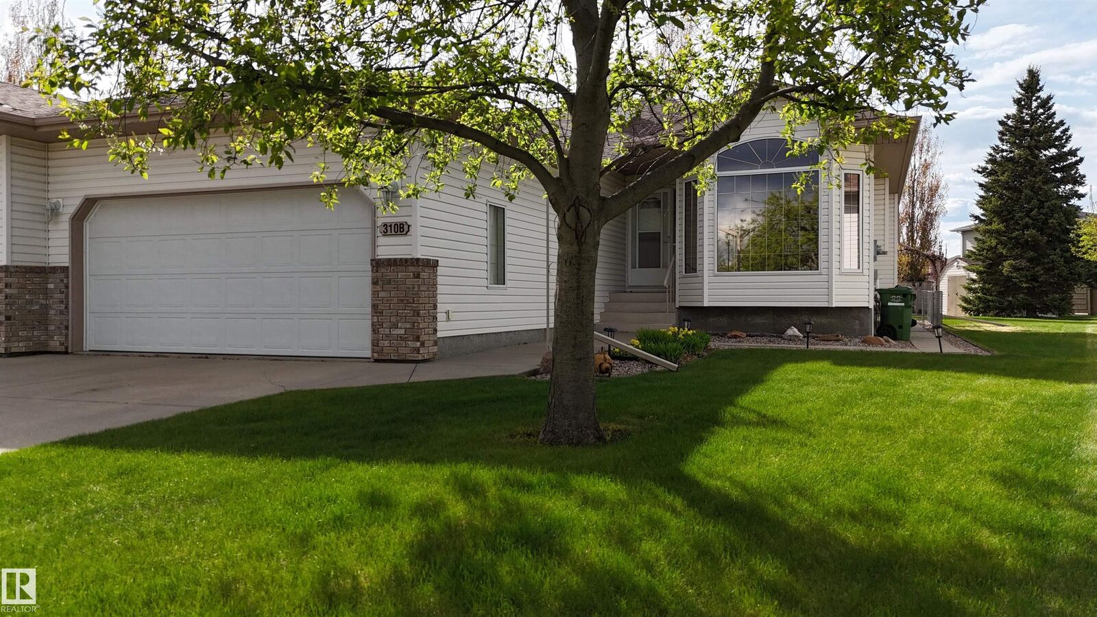 Property Photo:  310B Edgewood Close  AB T4V 4P9 