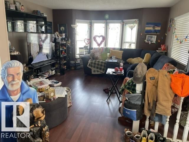 Property Photo: 1352 Lakewood Cross AB T8H 1L2