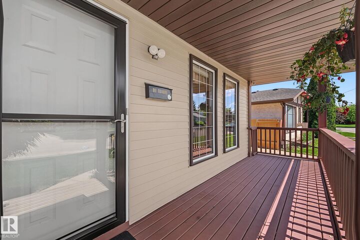 Property Photo:  9516 173 Avenue NW  AB T5Z 1C3 