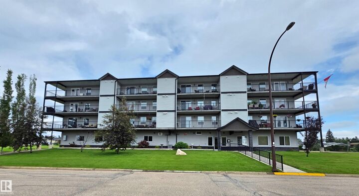 Property Photo:  205 4614A Lakeshore Drive  AB T0A 3A3 