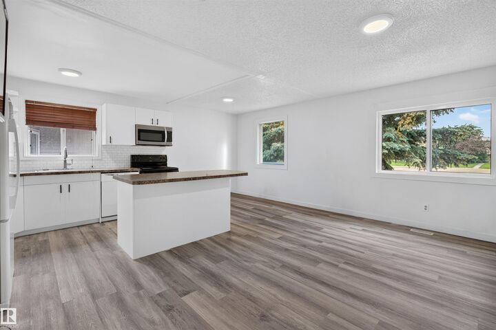Property Photo:  27 Kiniski Crescent NW  AB T6L 5E3 