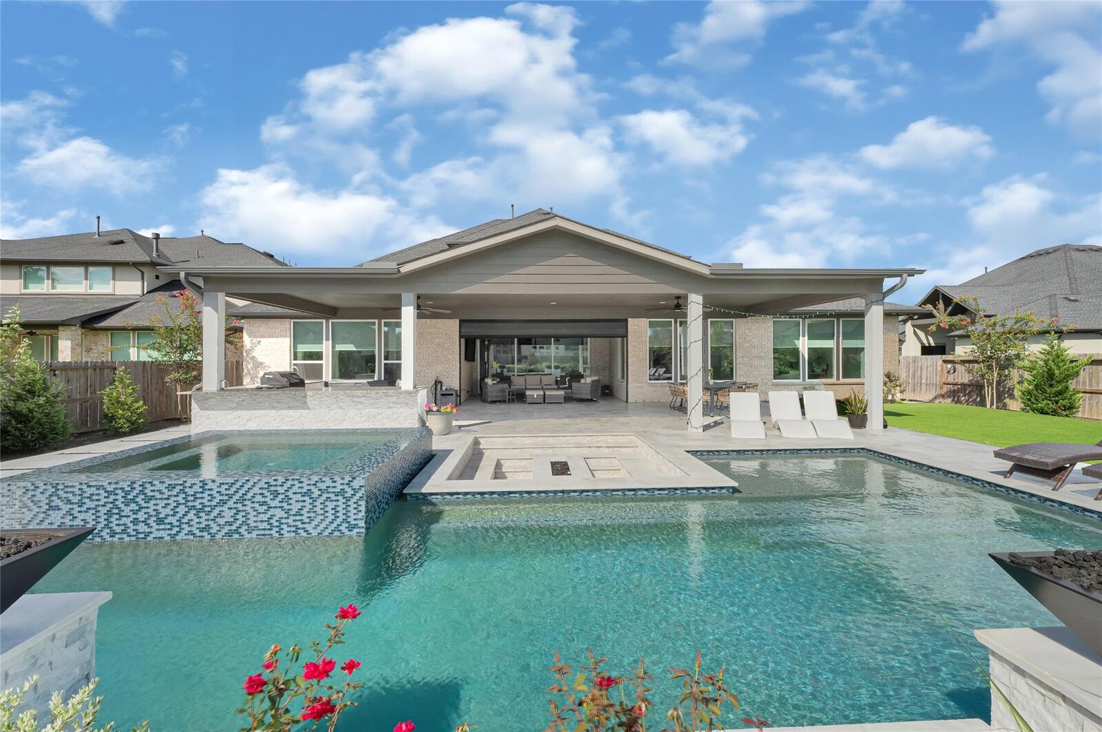 Property Photo: 2411 Fountain Breeze Drive TX 77459
