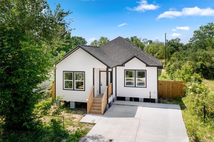 Property Photo: 3220 Josephine Street TX 77026
