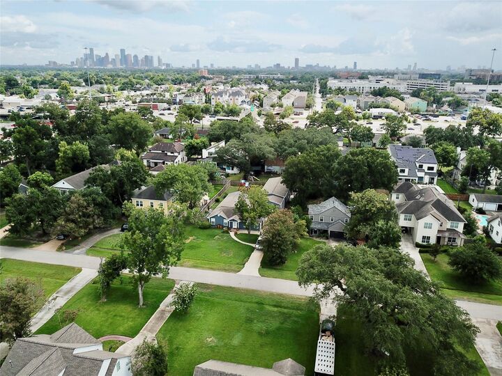 Property Photo: 231 W 31st Street TX 77018