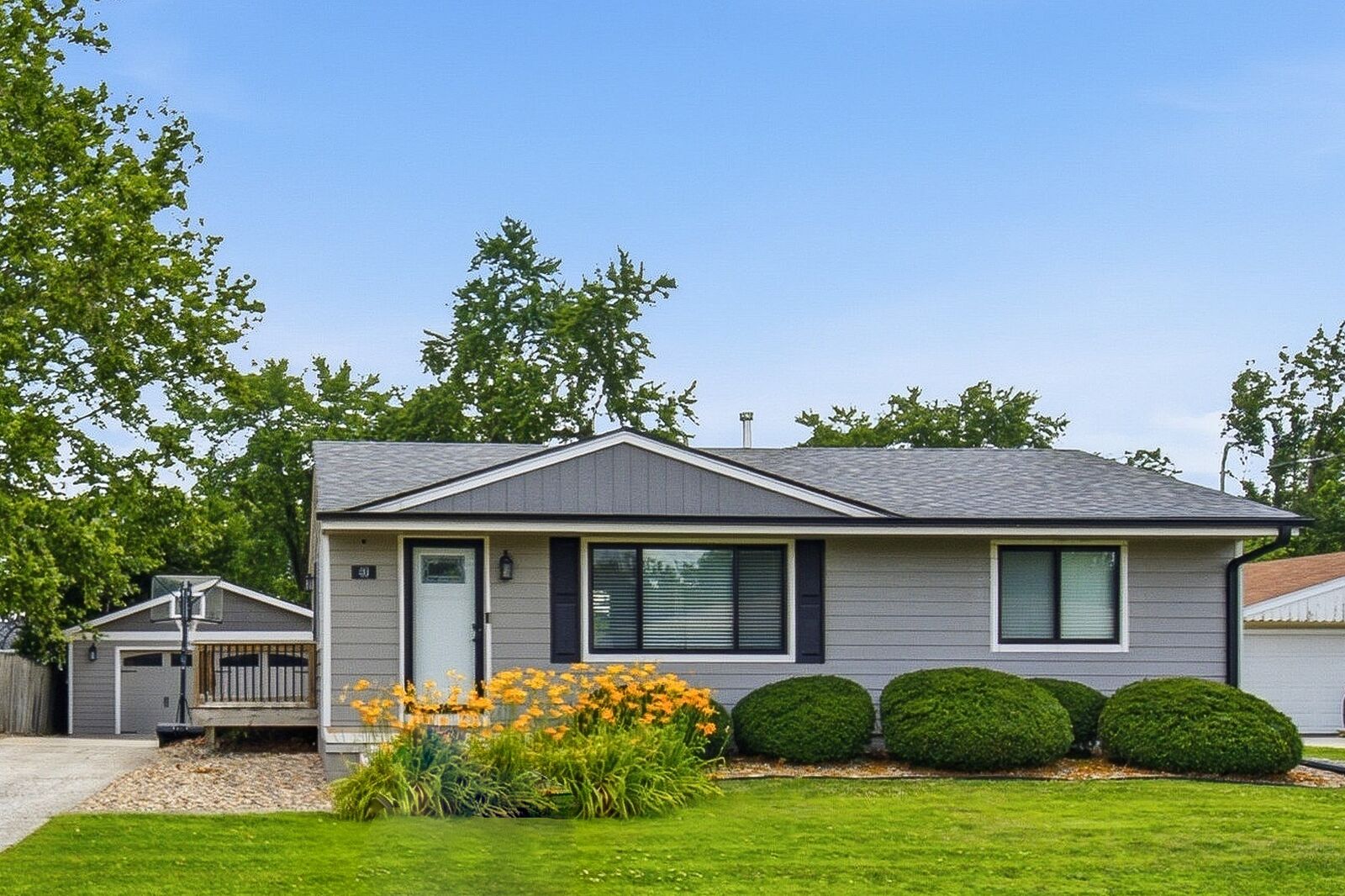 Property Photo:  40 Northview Drive  IA 50263 