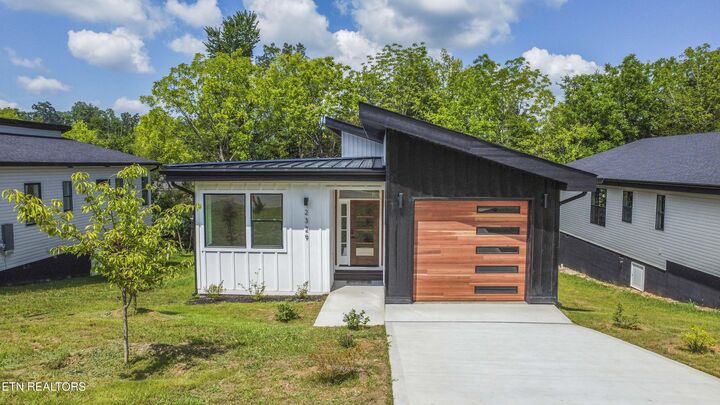 Property Photo: 2329 Rock Gardens Drive TN 37876