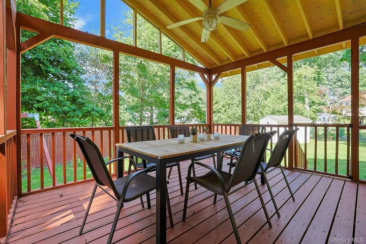 Property Photo:  10 Pepperill Court  NY 10956 
