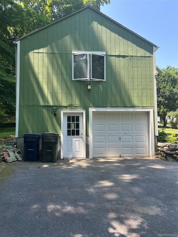 Property Photo:  55 Glenacom Road  NY 10541 
