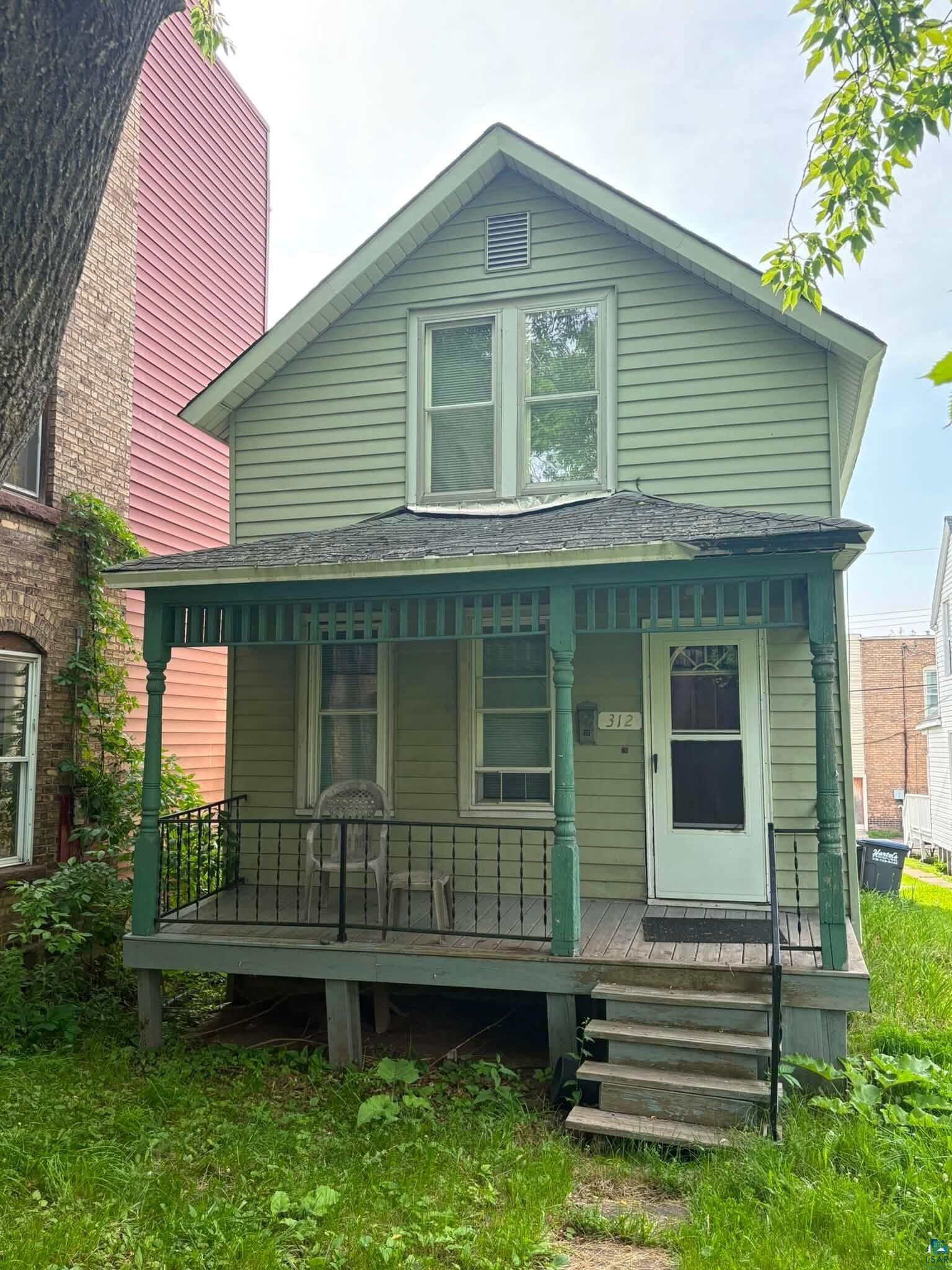 Property Photo: 312 E 6th St MN 55805
