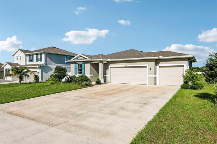 Property Photo: 31719 Broadwater Avenue FL 34748
