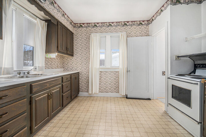 Property Photo: 928 Phoenix Street MI 49090