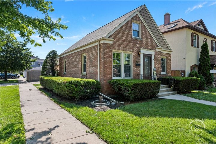 Property Photo: 2579 West Street IL 60171