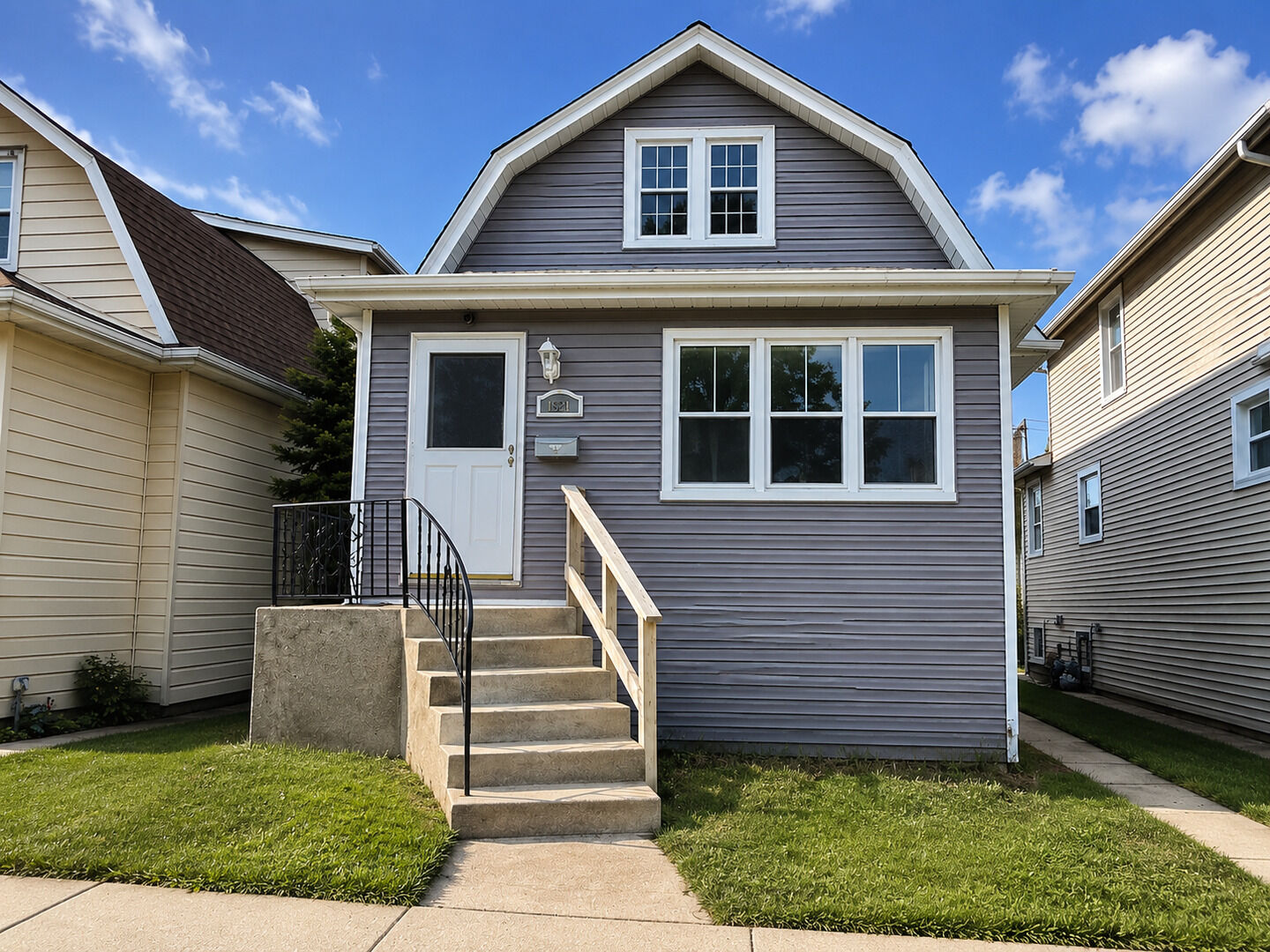 Property Photo: 5630 W Cornelia Avenue IL 60634