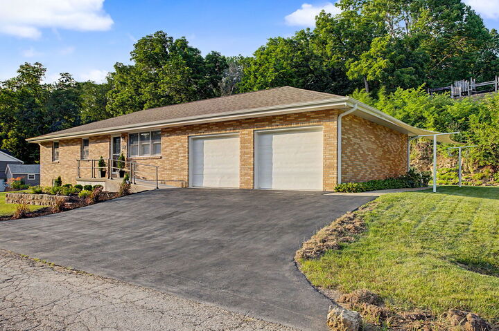 Property Photo: 402 Boggess Street IL 61036