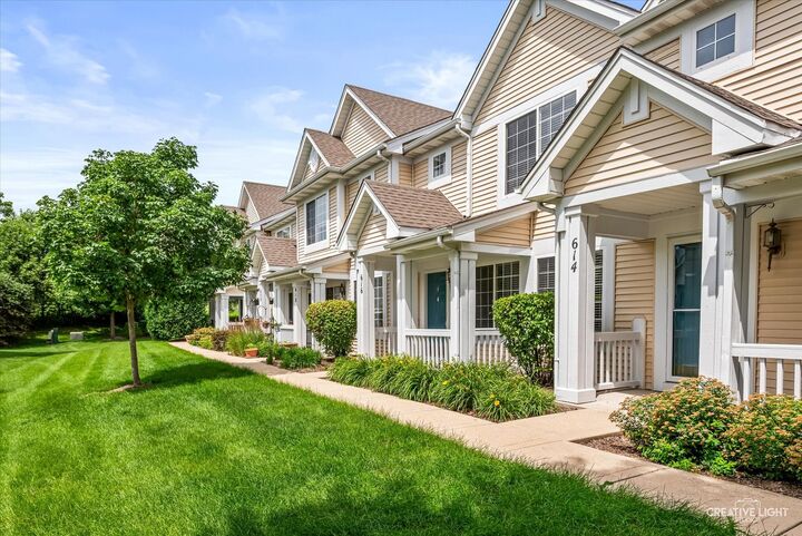 Property Photo:  616 Lincoln Station Drive  IL 60543 