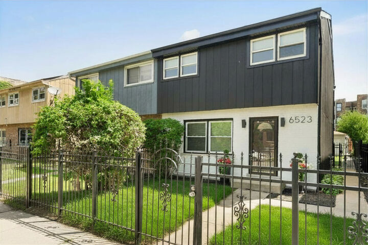 Property Photo: 6523 S Ellis Avenue 6523 IL 60637