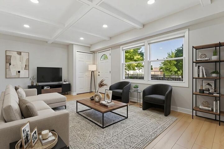 Property Photo:  6523 S Ellis Avenue 6523  IL 60637 