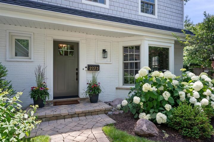 Property Photo: 2223 Crestview Lane IL 60091