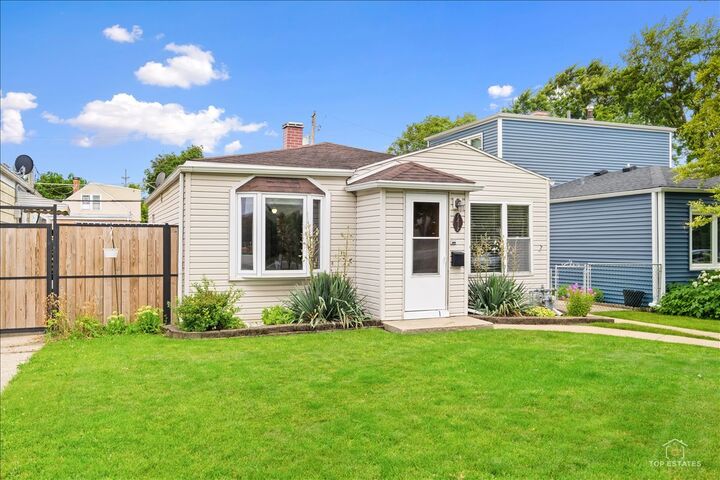 Property Photo:  2212 West Street  IL 60171 